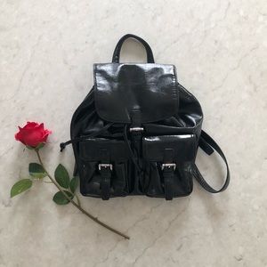 🌈STEVE MADDEN SHINY PLEATHER BLACK BACKPACK